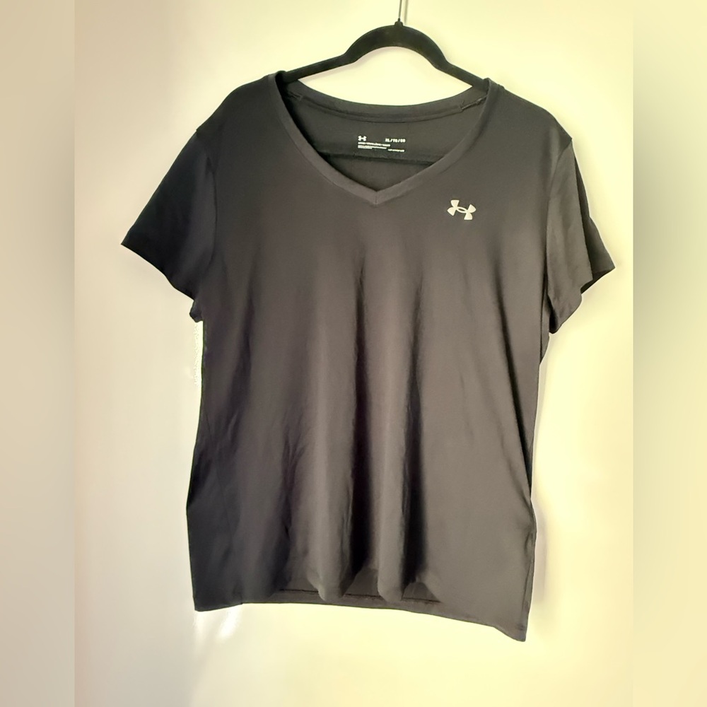 Under Armour black V-Neck Tee